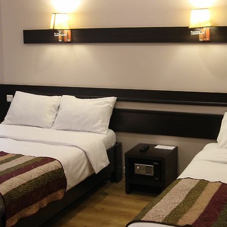Iar Hotel Батуми Екстериор снимка