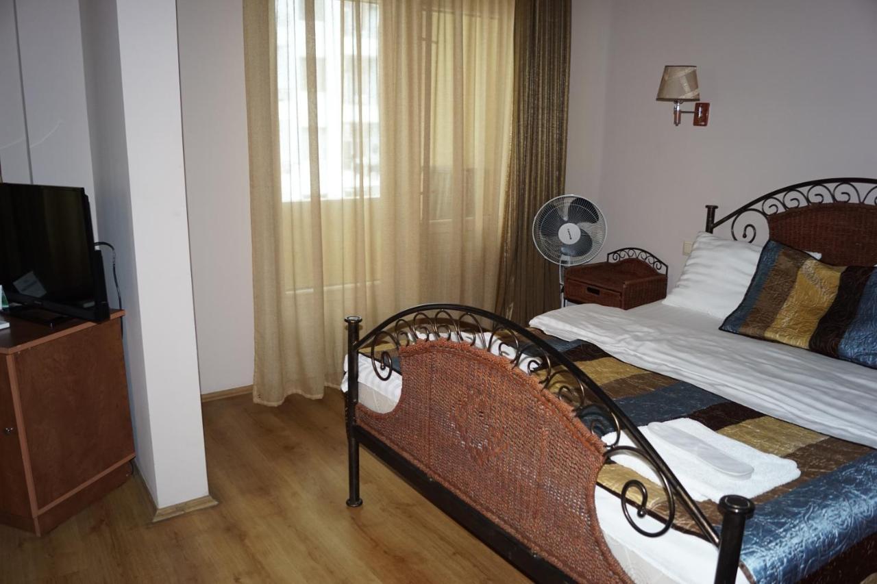 Iar Hotel Батуми Екстериор снимка
