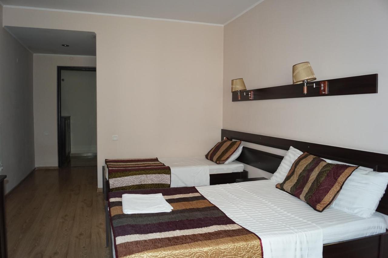 Iar Hotel Батуми Екстериор снимка