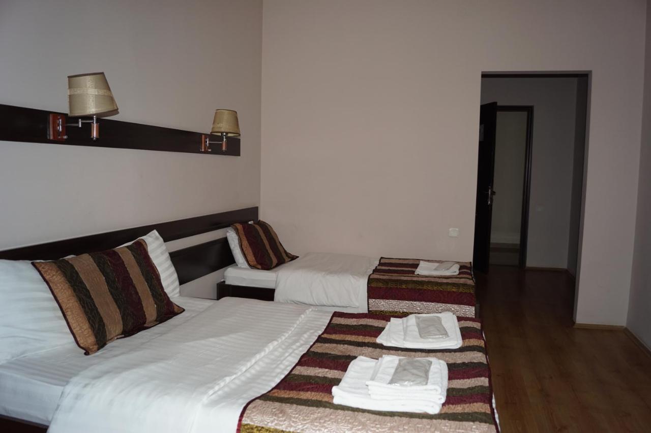 Iar Hotel Батуми Екстериор снимка