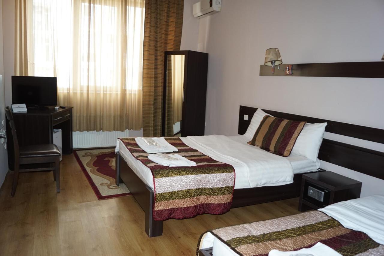 Iar Hotel Батуми Екстериор снимка