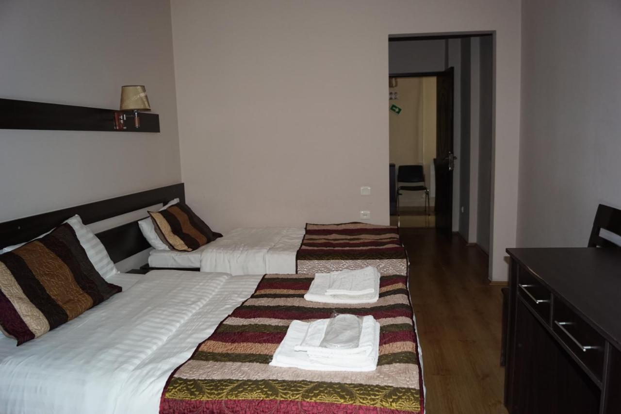 Iar Hotel Батуми Екстериор снимка