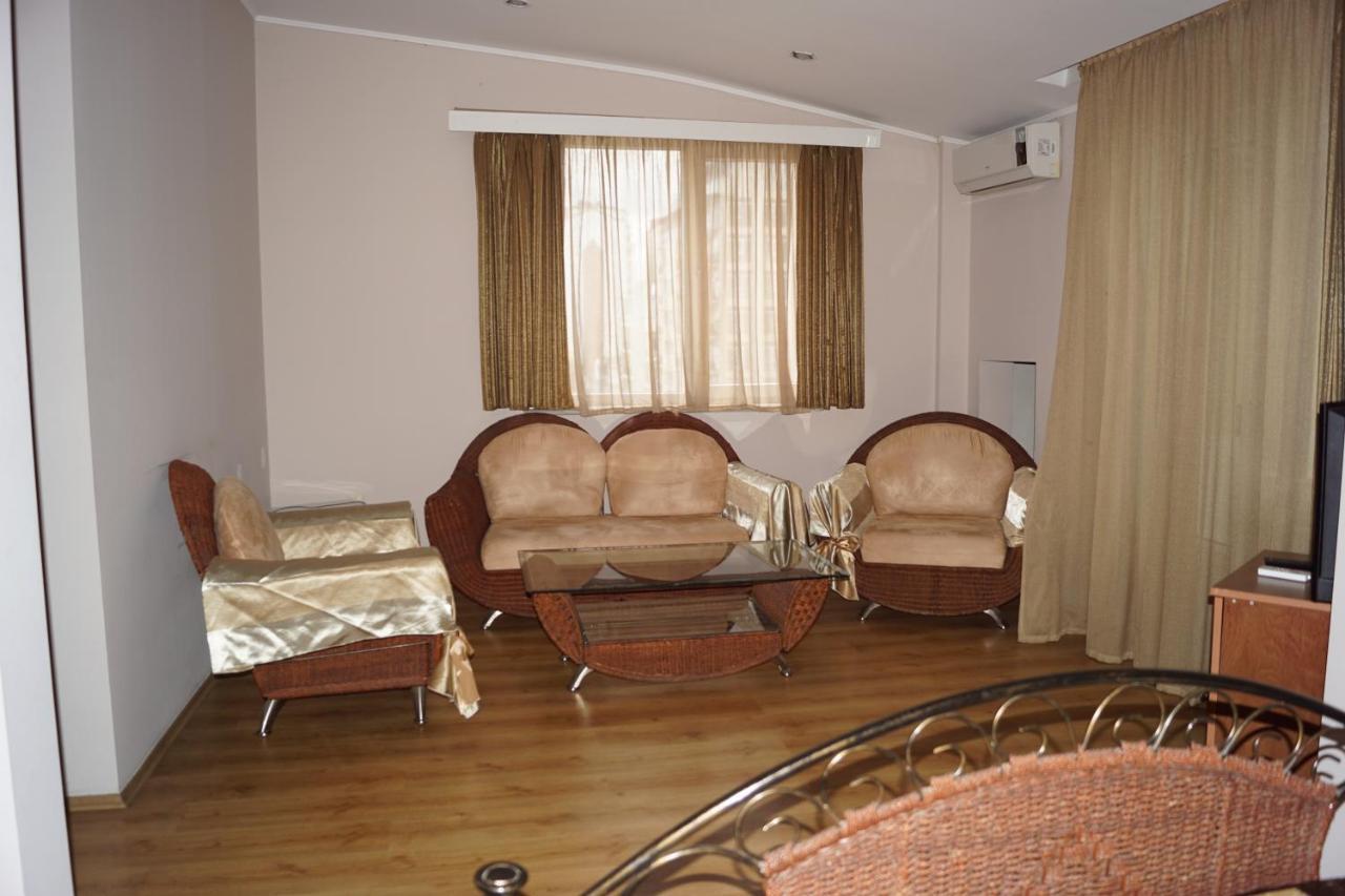 Iar Hotel Батуми Екстериор снимка
