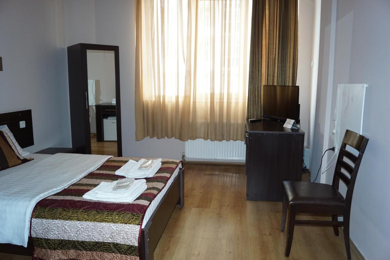 Iar Hotel Батуми Екстериор снимка