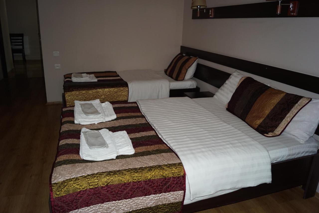Iar Hotel Батуми Екстериор снимка