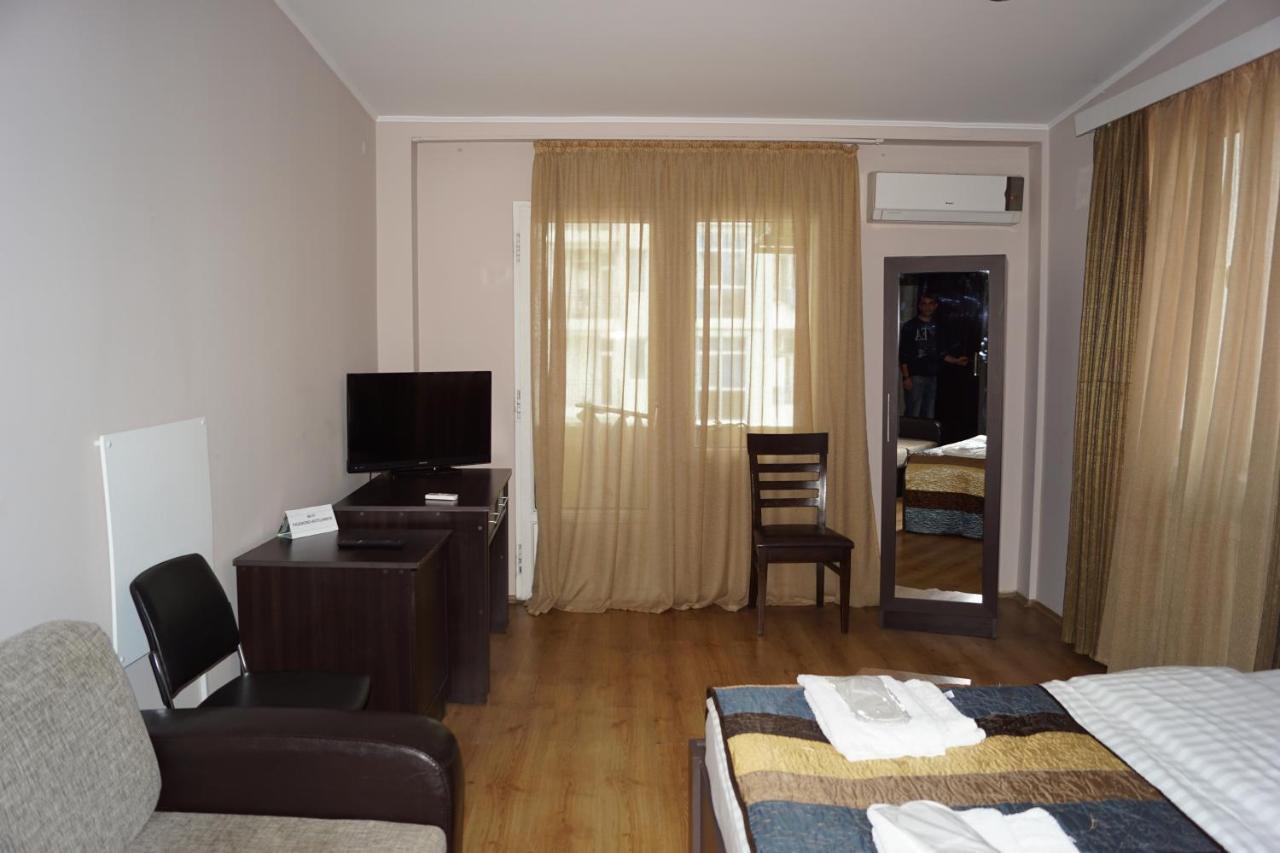 Iar Hotel Батуми Екстериор снимка