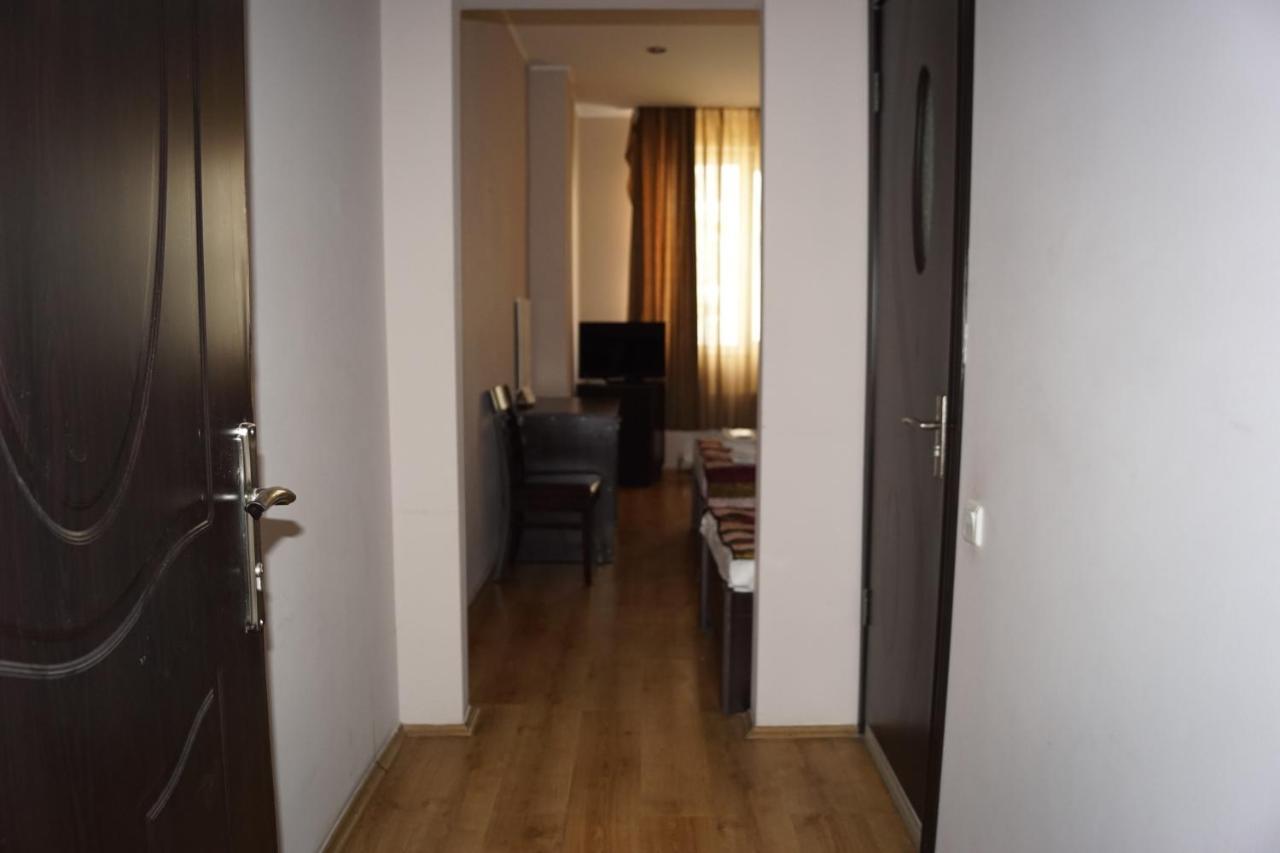 Iar Hotel Батуми Екстериор снимка