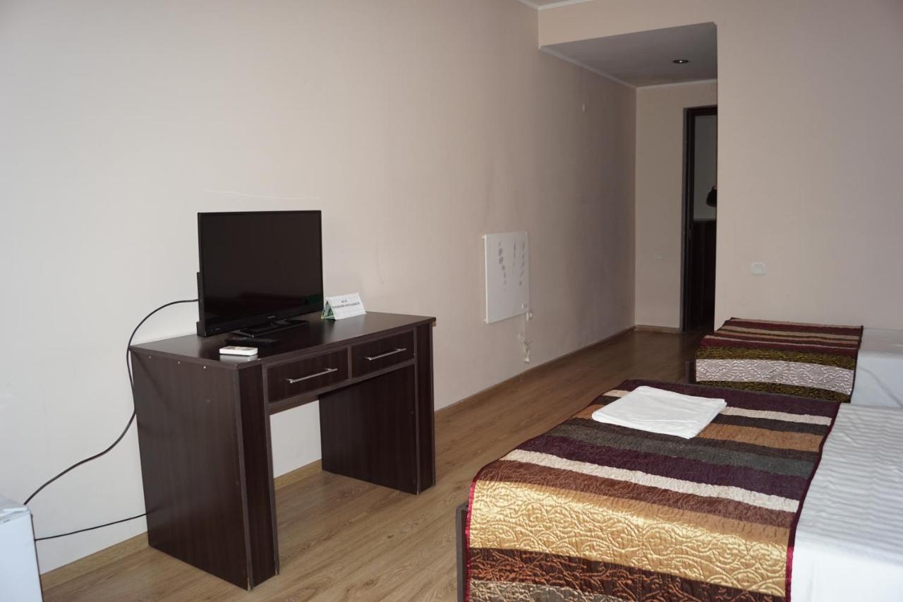 Iar Hotel Батуми Екстериор снимка