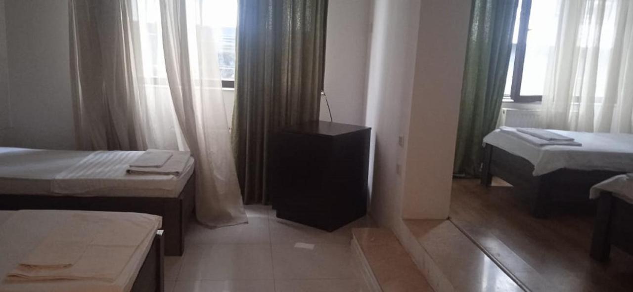 Iar Hotel Батуми Екстериор снимка