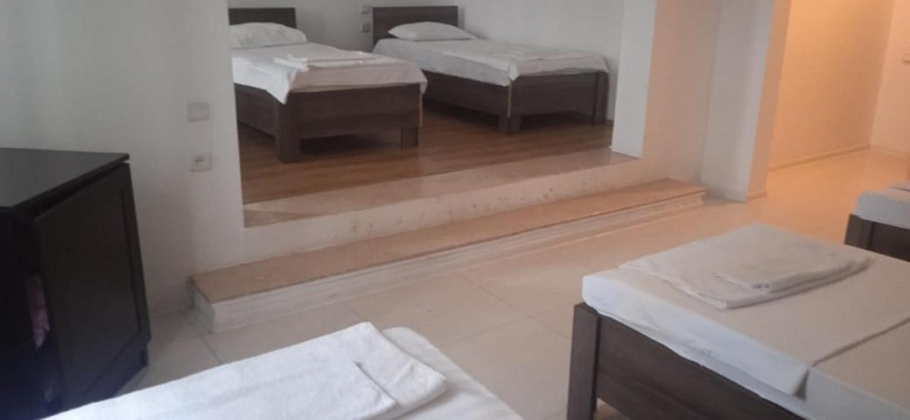 Iar Hotel Батуми Екстериор снимка