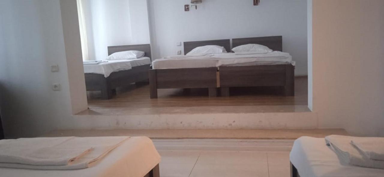 Iar Hotel Батуми Екстериор снимка