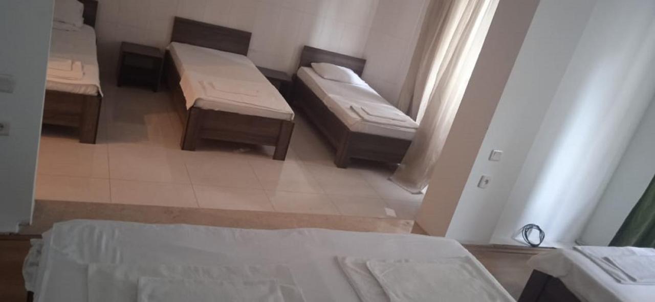 Iar Hotel Батуми Екстериор снимка