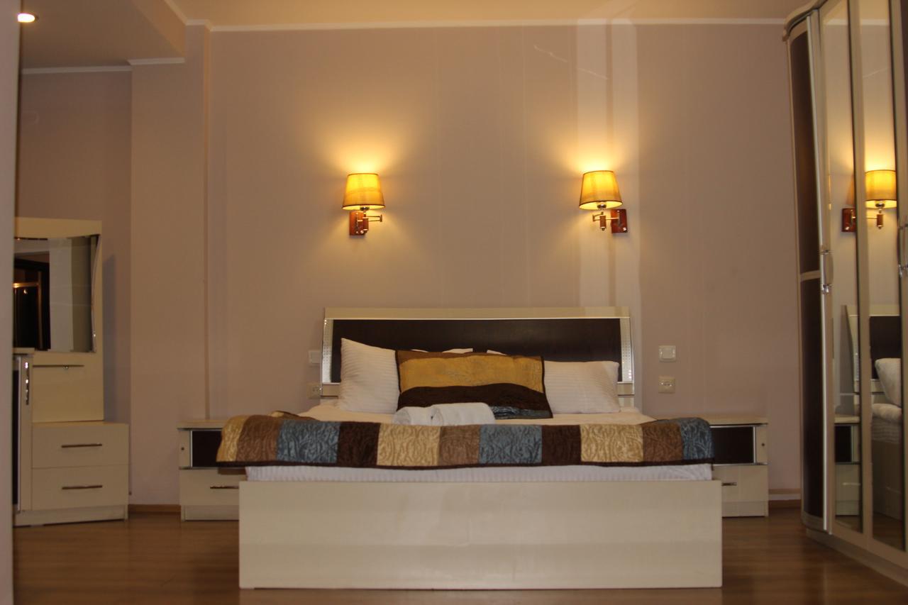 Iar Hotel Батуми Екстериор снимка