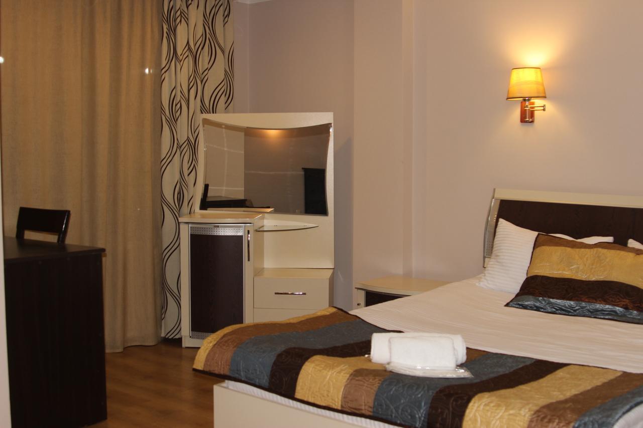 Iar Hotel Батуми Екстериор снимка
