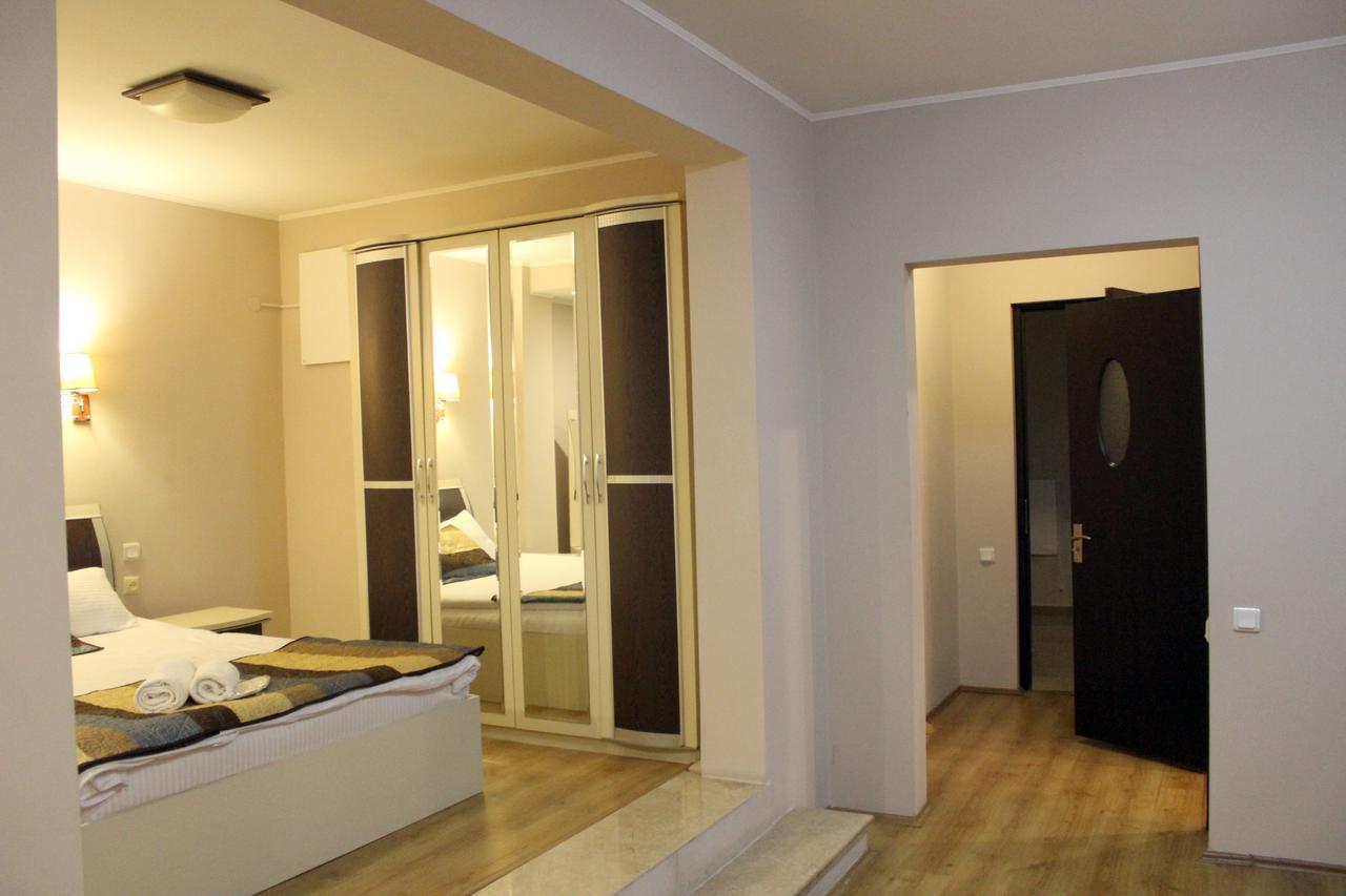 Iar Hotel Батуми Екстериор снимка