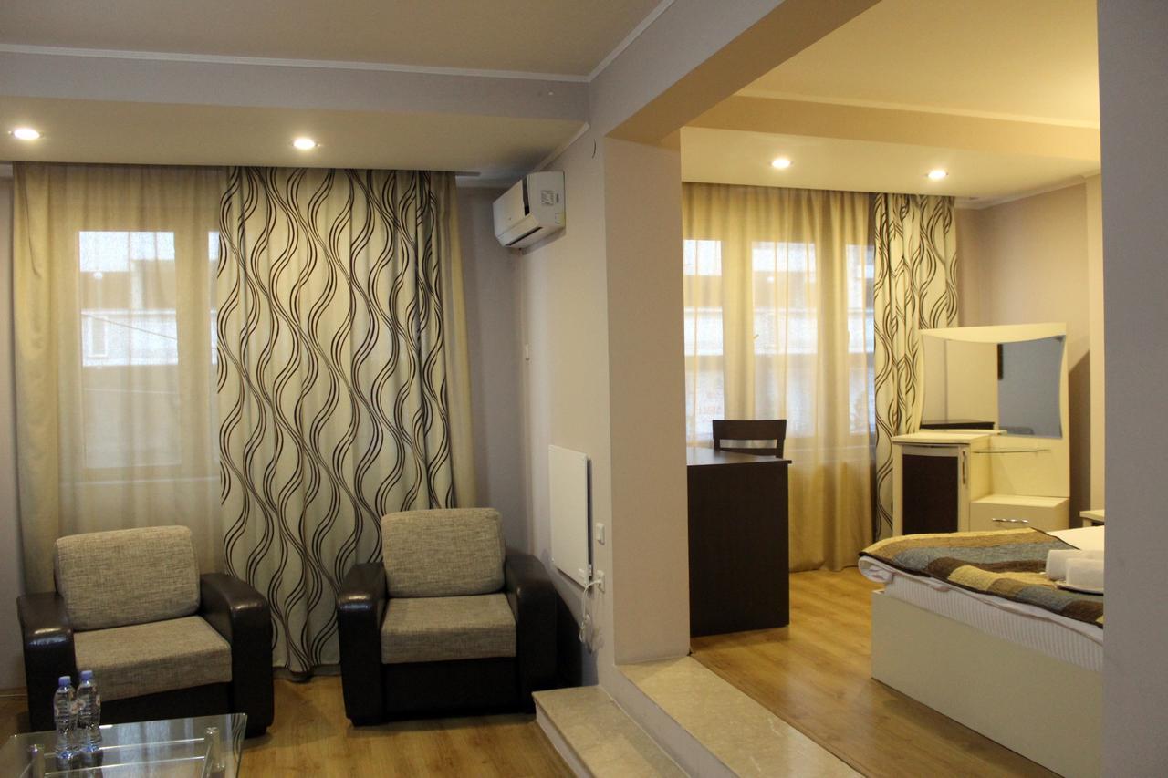 Iar Hotel Батуми Екстериор снимка