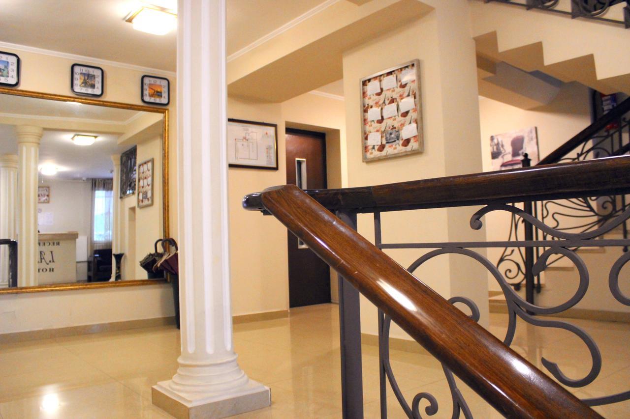 Iar Hotel Батуми Екстериор снимка