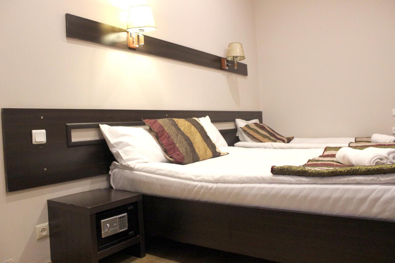 Iar Hotel Батуми Екстериор снимка