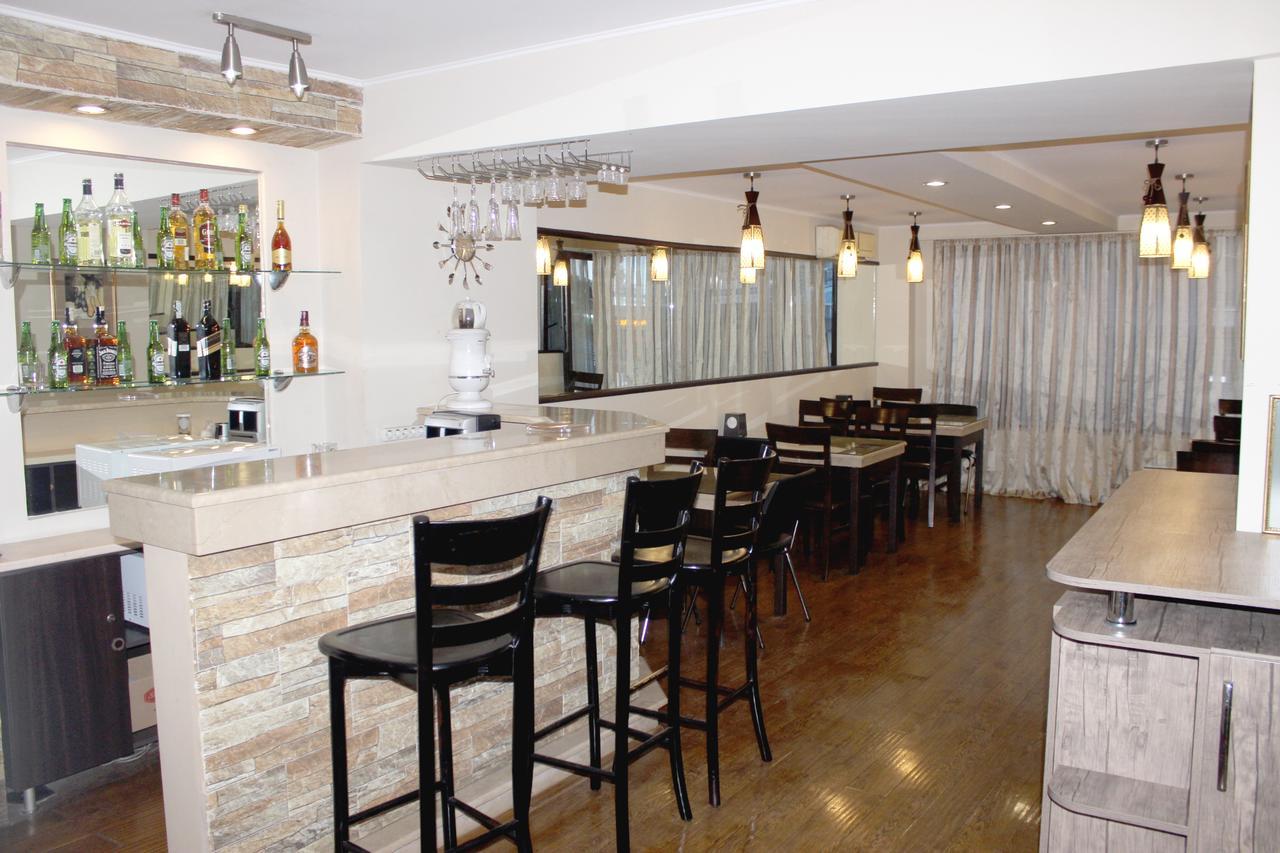 Iar Hotel Батуми Екстериор снимка