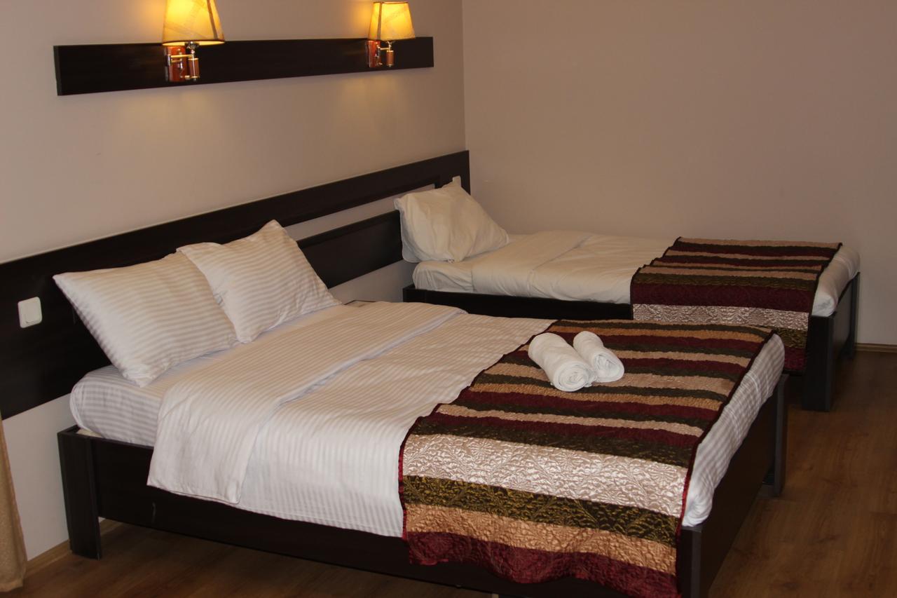 Iar Hotel Батуми Екстериор снимка