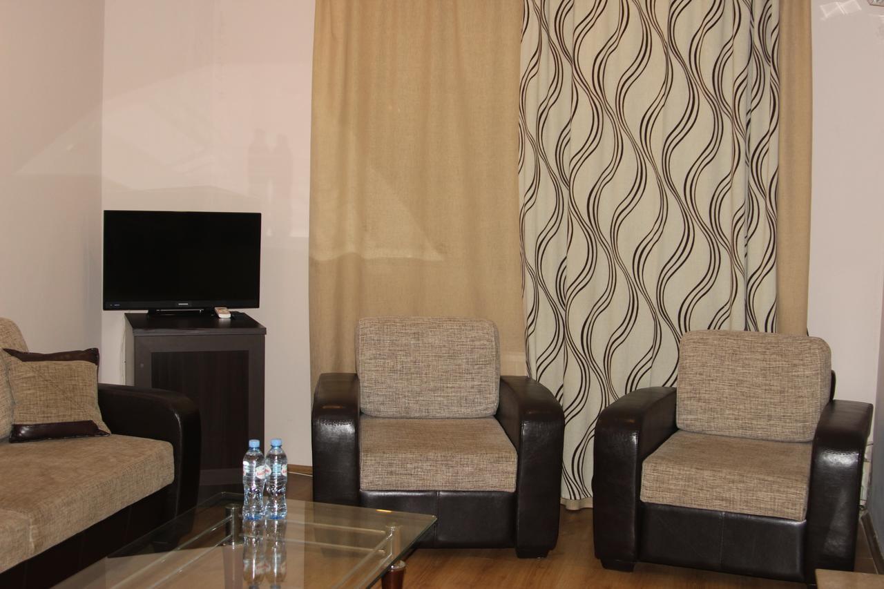 Iar Hotel Батуми Екстериор снимка