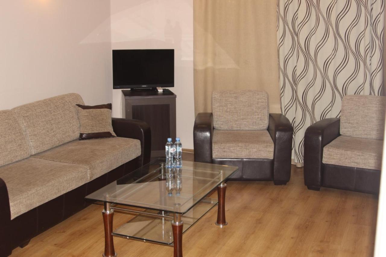 Iar Hotel Батуми Екстериор снимка