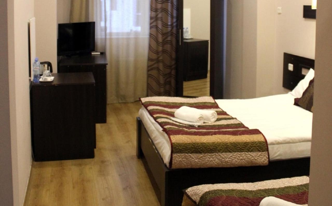 Iar Hotel Батуми Екстериор снимка