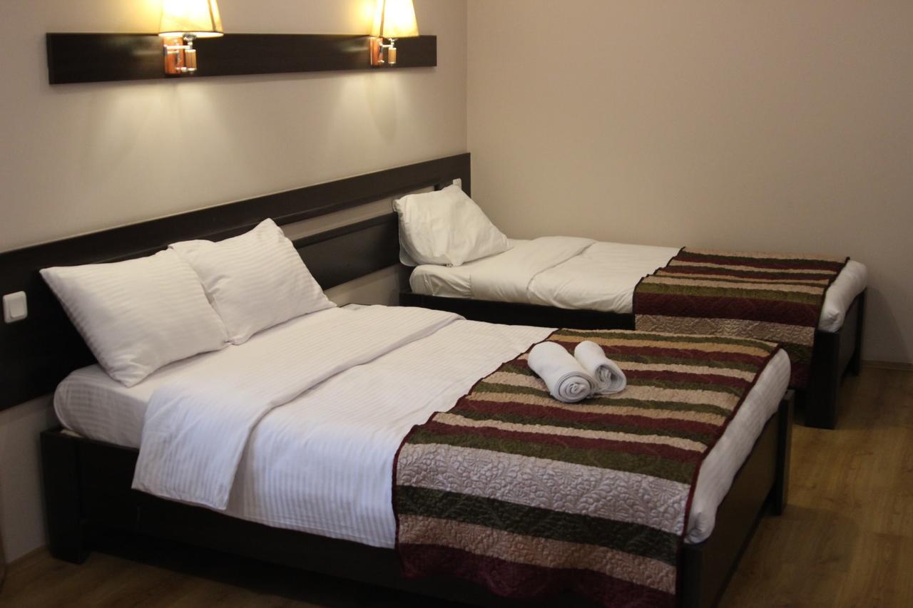Iar Hotel Батуми Екстериор снимка