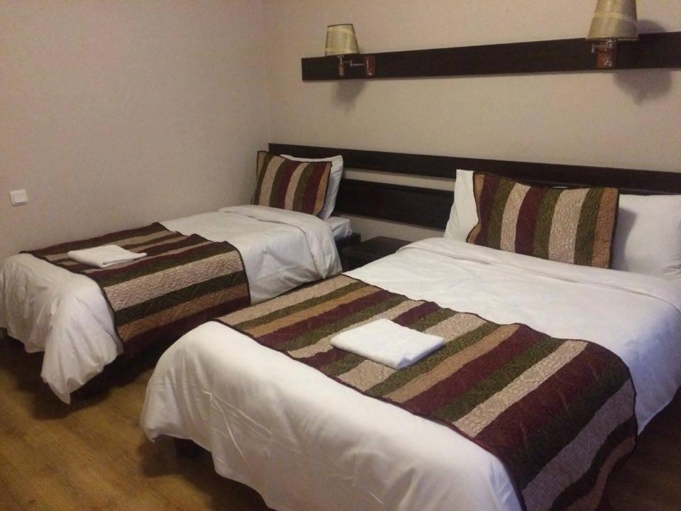 Iar Hotel Батуми Екстериор снимка